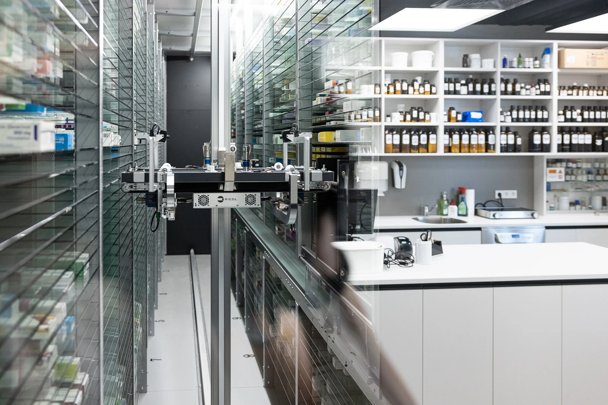 Innenraum der Katharinen Apotheke